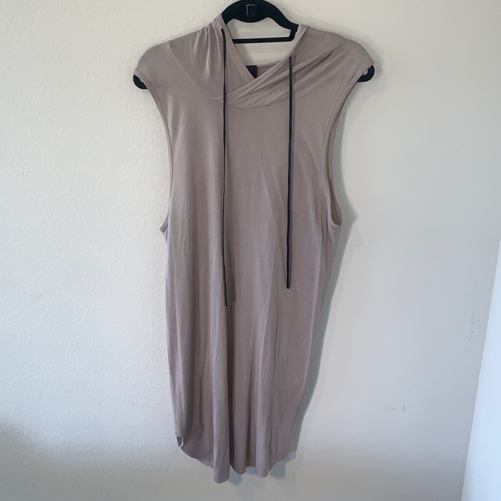 MB999 - Long Sleeveless Shirt with Hoodie